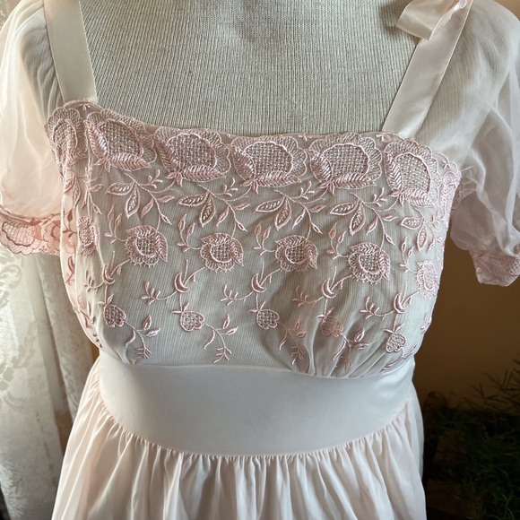 Elegant Vintage Petal Pink Lace Nightgown - Picture 2 of 14